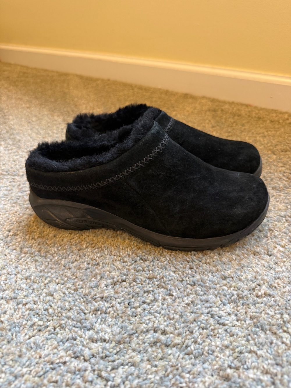 Women's Black Suede Fur-Lined Slip-On Clog merrell size 8
